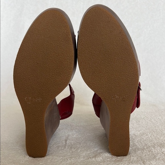 Chloe Women's Red Leather Sandals - Picture 8 of 10